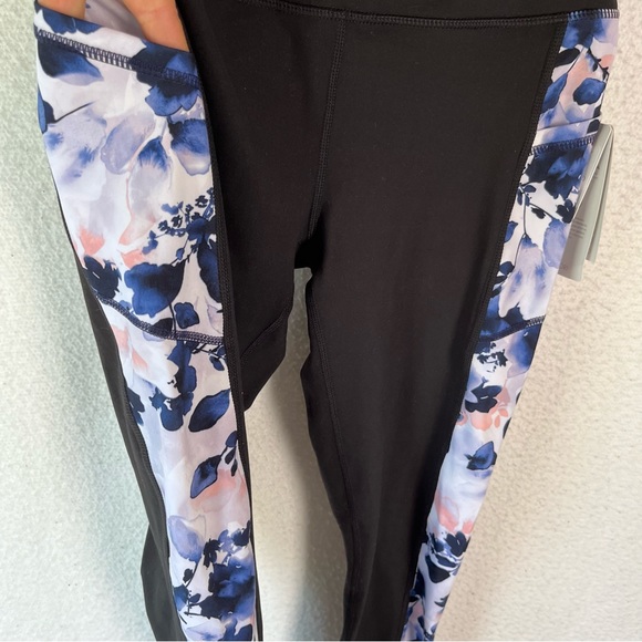Gaiam The OM Fit Cropped Leggings women’s S in tap shoe black meadow print new - Picture 5 of 16